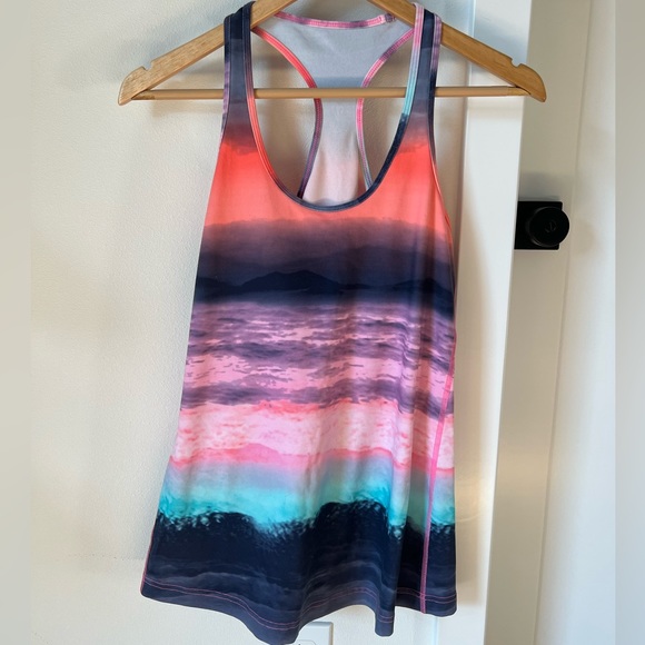 Lululemon Tank sz 8 - Picture 3 of 4